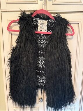 Urban Behavior Peace & Love Black Faux Fur Vest